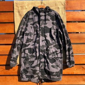 Hooded Gray & Black Camo Parka Jacket - Size L Full Zip / Button